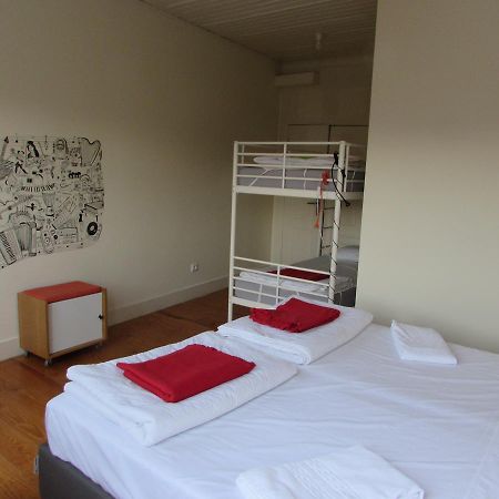 Santiago 31 Hostel Гимарайнш Экстерьер фото