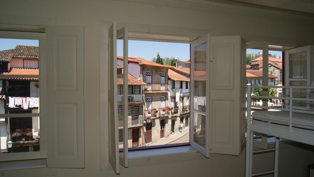 Santiago 31 Hostel Гимарайнш Номер фото