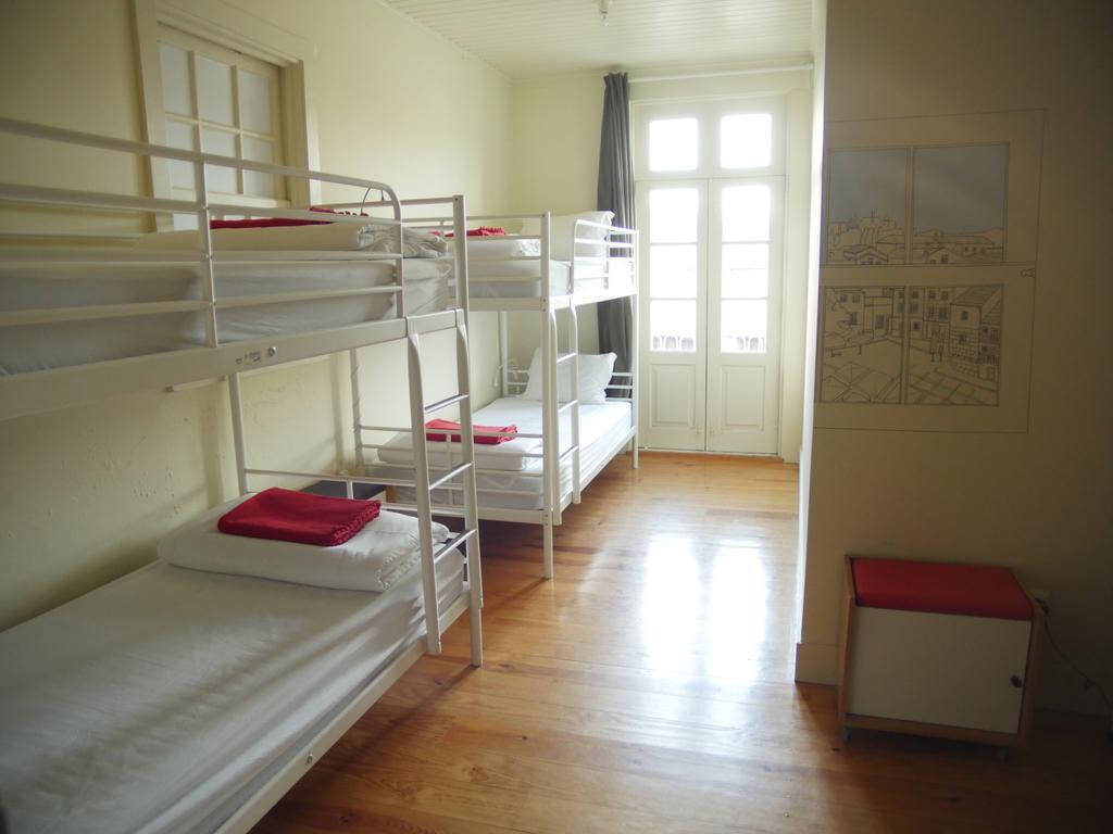 Santiago 31 Hostel Гимарайнш Экстерьер фото