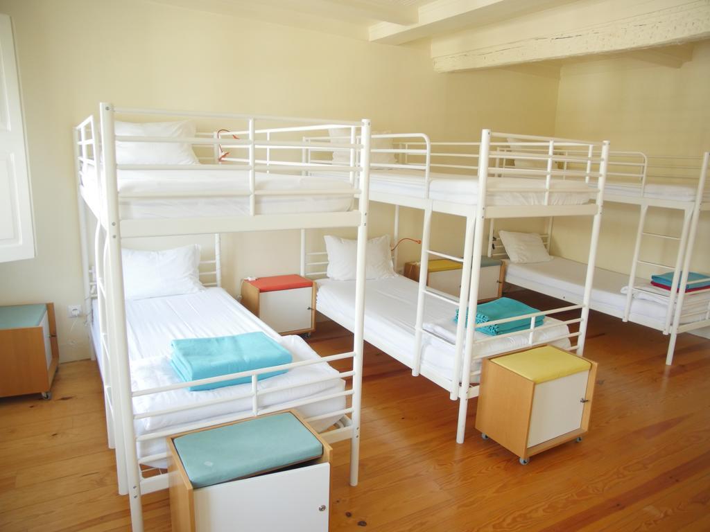 Santiago 31 Hostel Гимарайнш Экстерьер фото