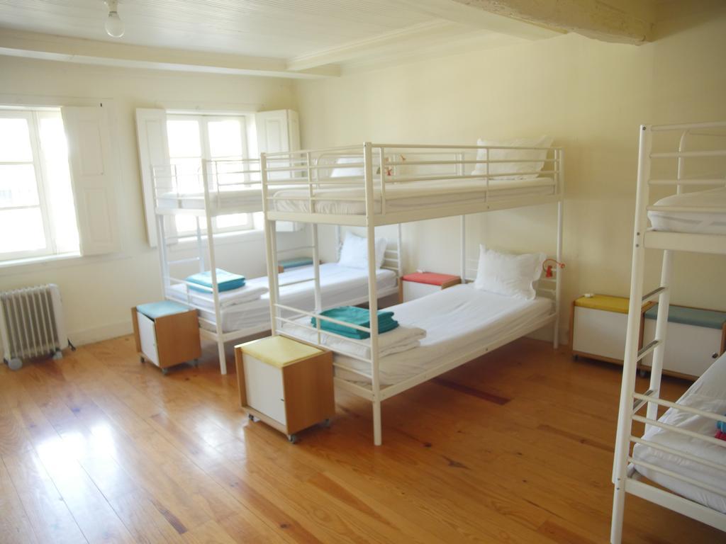 Santiago 31 Hostel Гимарайнш Экстерьер фото