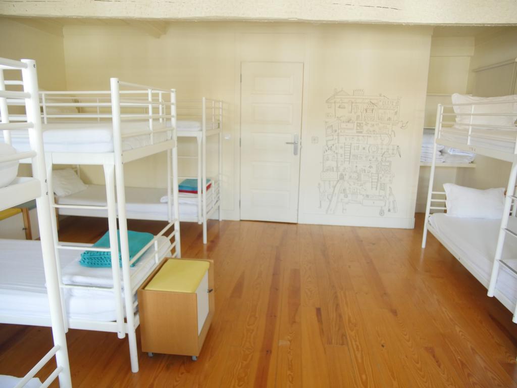 Santiago 31 Hostel Гимарайнш Экстерьер фото